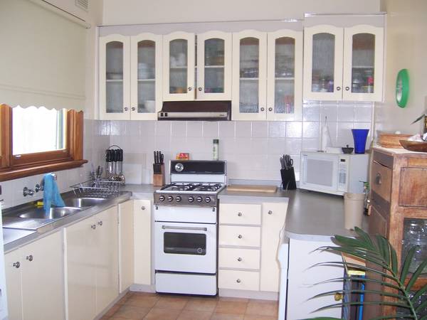 THREE BEDROOM HOUSE CLOSE TO CBD Picture 3