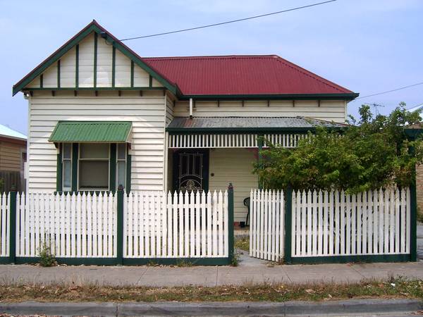 THREE BEDROOM HOUSE CLOSE TO CBD Picture 1