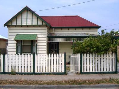 THREE BEDROOM HOUSE CLOSE TO CBD Picture THREE BEDROOM HOUSE CLOSE TO CBD Picture