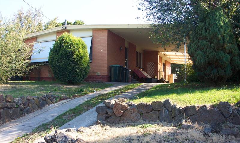 THREE BEDROOM PLUS STUDY HOME WITH TWO LIVING AREAS Picture 1