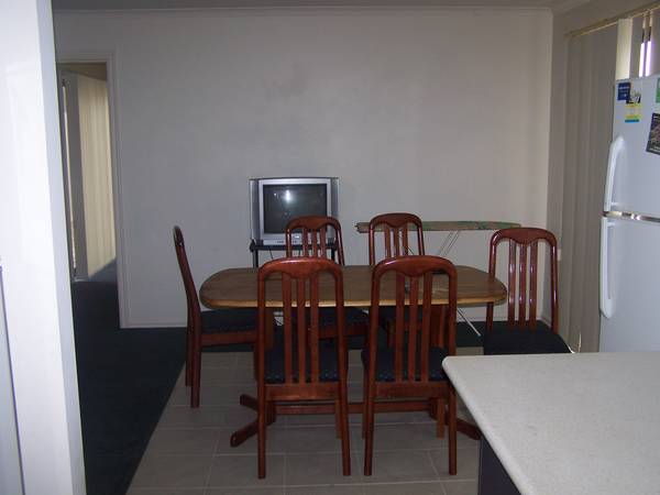 SIX BEDROOM FULLY FURNISHED HOUSE Picture 3