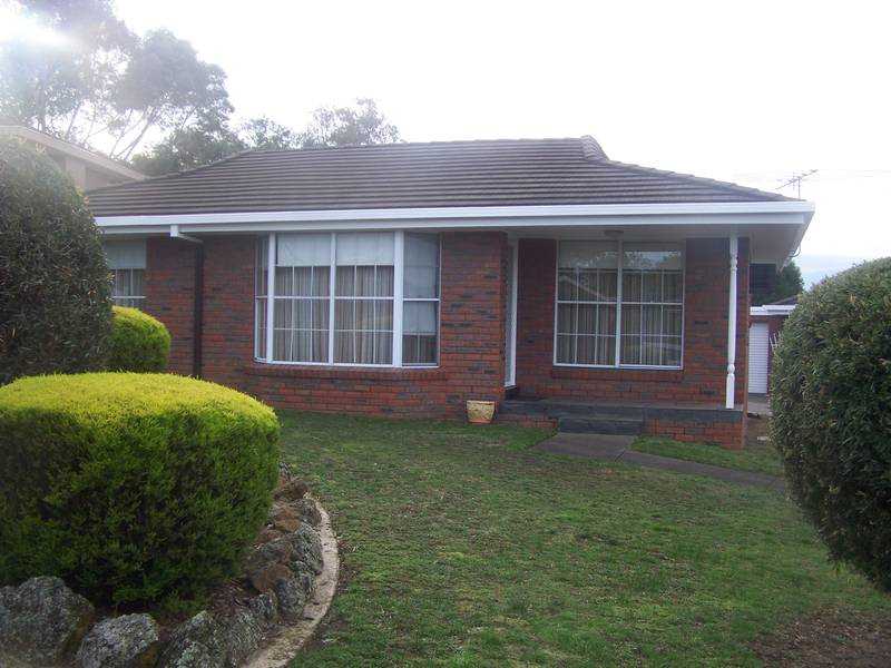 TWO BEDROOM UNIT CLOSE TO SHOPPING Picture 2