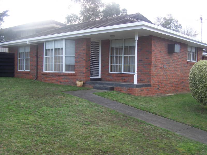 TWO BEDROOM UNIT CLOSE TO SHOPPING Picture 1