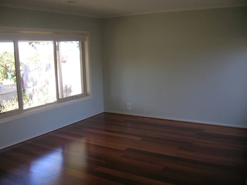 THREE BEDROOM MODERN TOWNHOUSE Picture