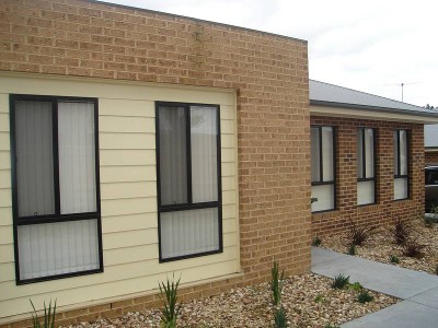 NEAR NEW TWO BEDROOM TOWNHOUSE Picture