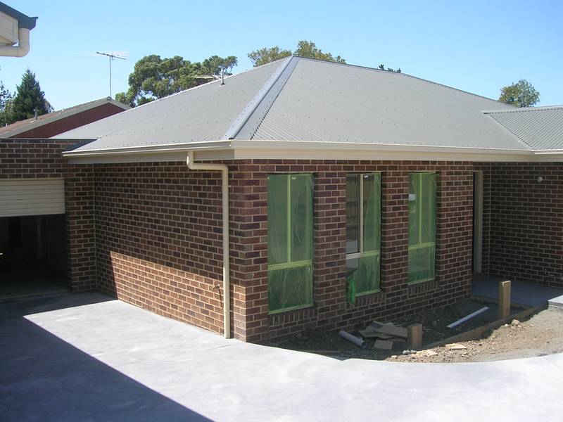 BRAND NEW TWO BEDROOM TOWNHOUSE Picture 1
