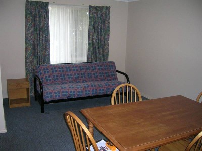 THREE BEDROOM FULLY FURNISHED TOWNHOUSE Picture