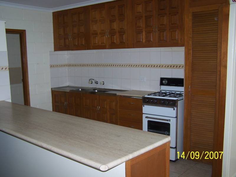 TWO BEDROOM, TWO STOREY TOWNHOUSE Picture 2