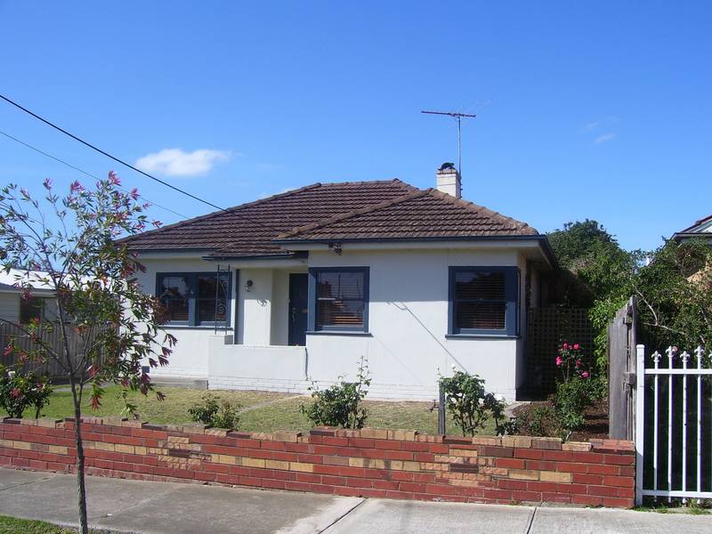 Great 3BR house - 9 Month Lease Picture 2