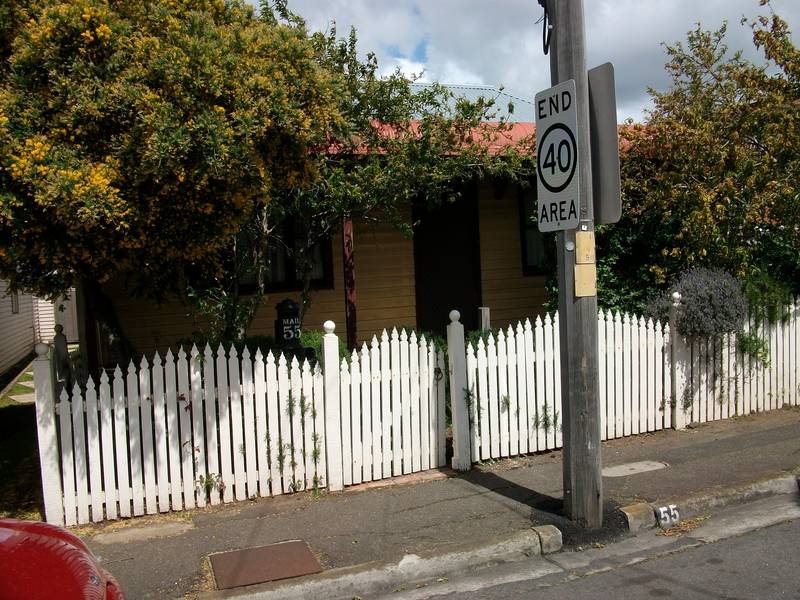 STUDENT ACCOMMODATION - ONE BEDROOM AVAILABLE Picture 1