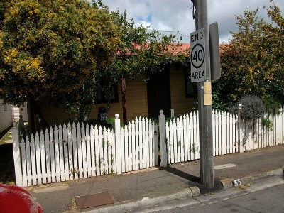 STUDENT ACCOMMODATION - ONE BEDROOM AVAILABLE Picture