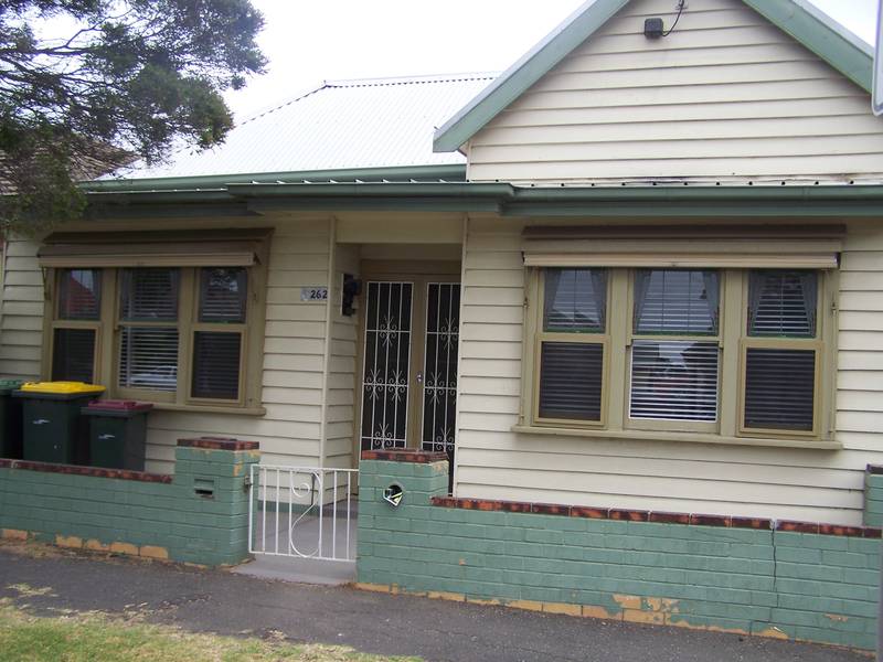 SHARED ACCOMMODATION - FURNISHED Picture 1