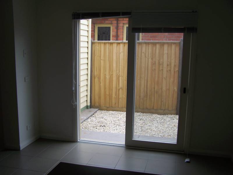 SHARED ACCOMMODATION - FURNISHED Picture 3