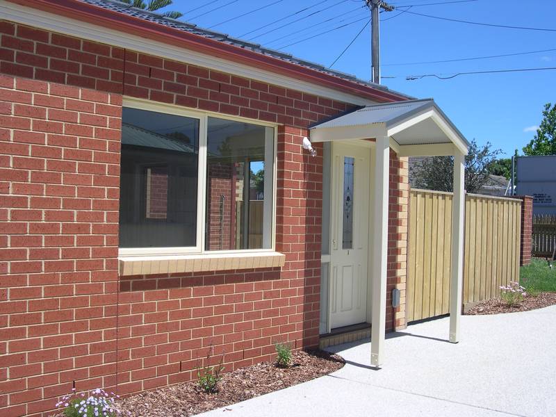 Immaculate & Low Maintenance Picture Immaculate & Low Maintenance Picture