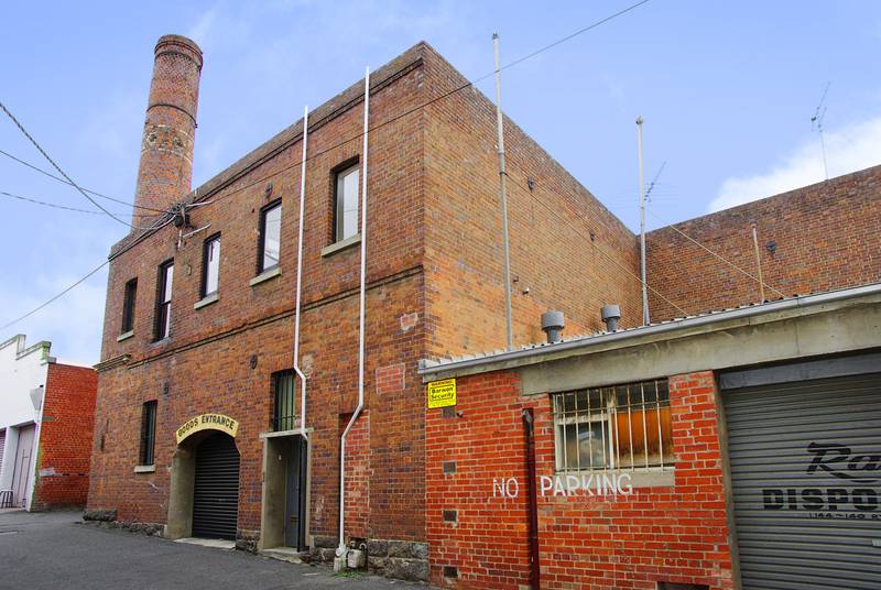 Retro Warehouse Conversion - circa 1874 Picture 2