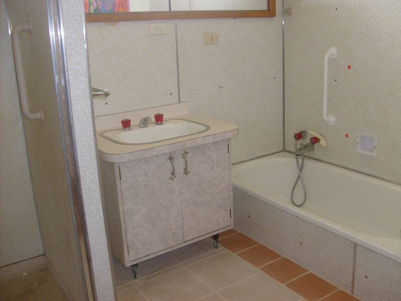 SPACIOUS THREE BEDROOM HOME Picture 3