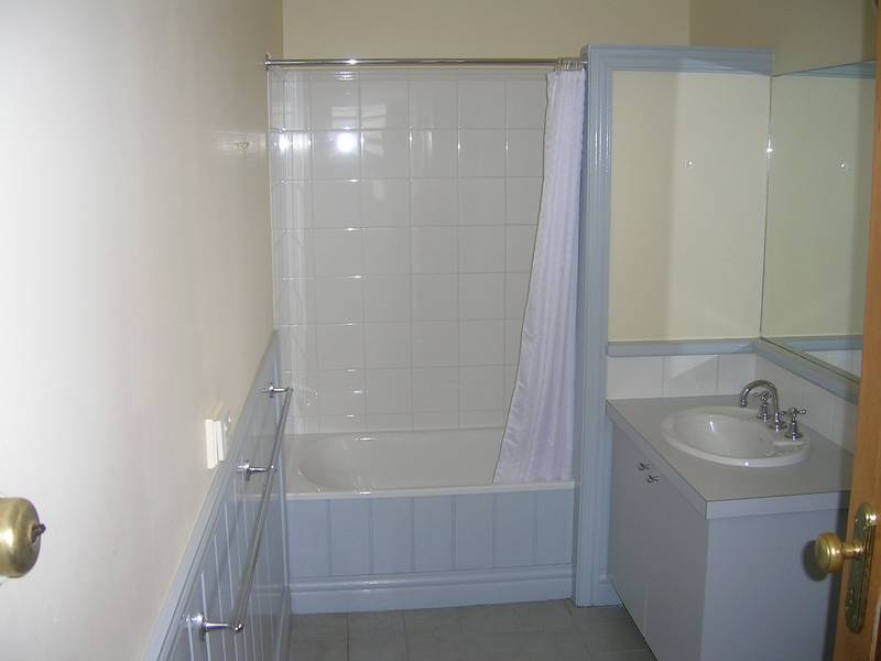 VERY NEAT TWO BEDROOM HOME Picture 3