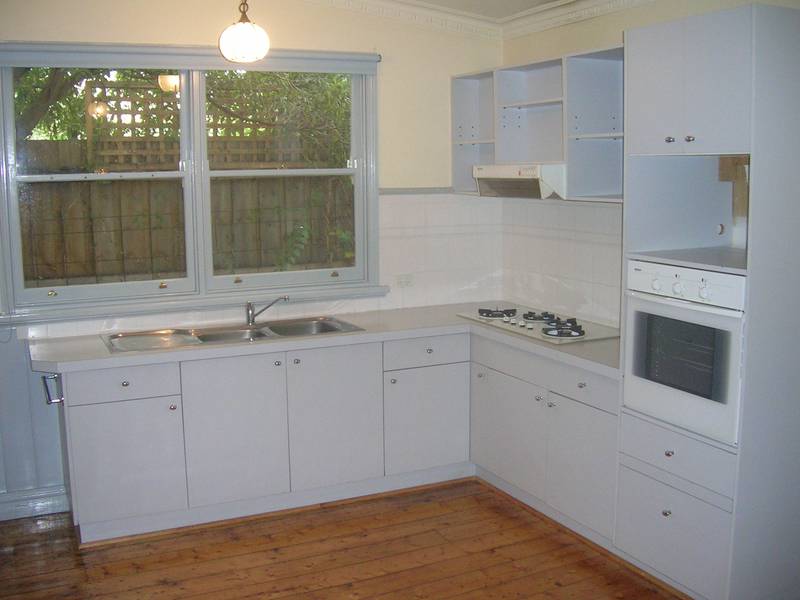 VERY NEAT TWO BEDROOM HOME Picture 2