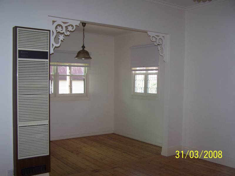 THREE BEDROOM HOUSE Picture 2