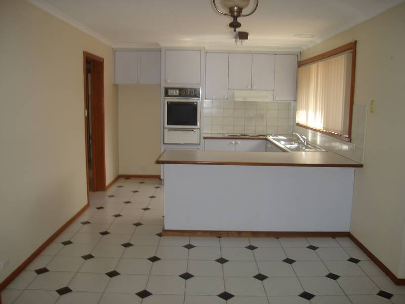 THREE BEDROOM FAMILY HOME Picture