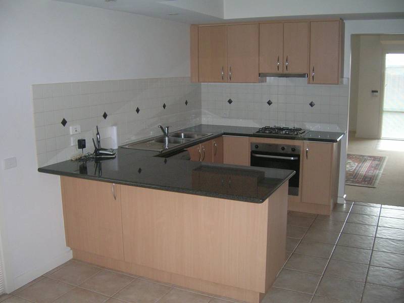 3 BEDROOM TOWNHOUSE - *UNDER OFFER* Picture 2