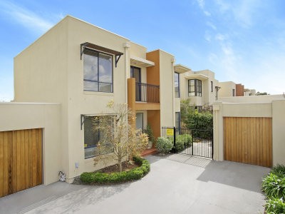 3 BEDROOM TOWNHOUSE - *UNDER OFFER* Picture