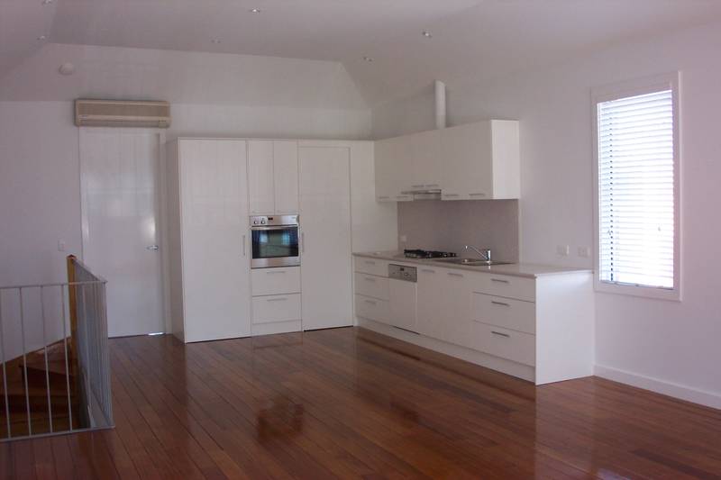 AS NEW THREE BEDROOM TOWNHOUSE Picture 2