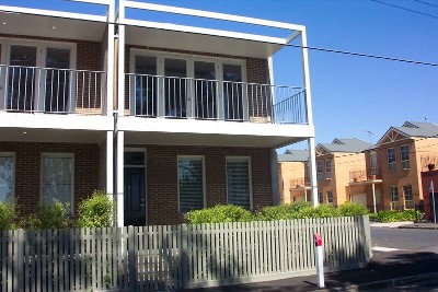 AS NEW THREE BEDROOM TOWNHOUSE Picture