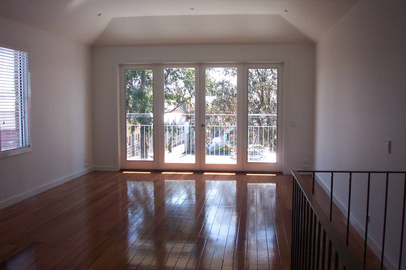 AS NEW THREE BEDROOM TOWNHOUSE Picture 3