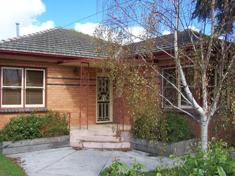 THREE BEDROOM + SELF CONTAINED BUNGALOW Picture 1
