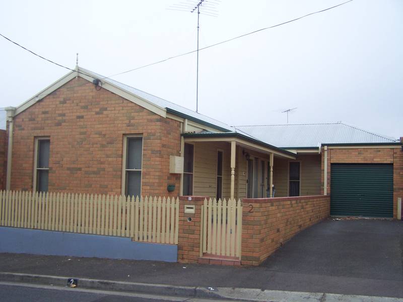 QUALITY INNER CITY TOWNHOUSE Picture 1