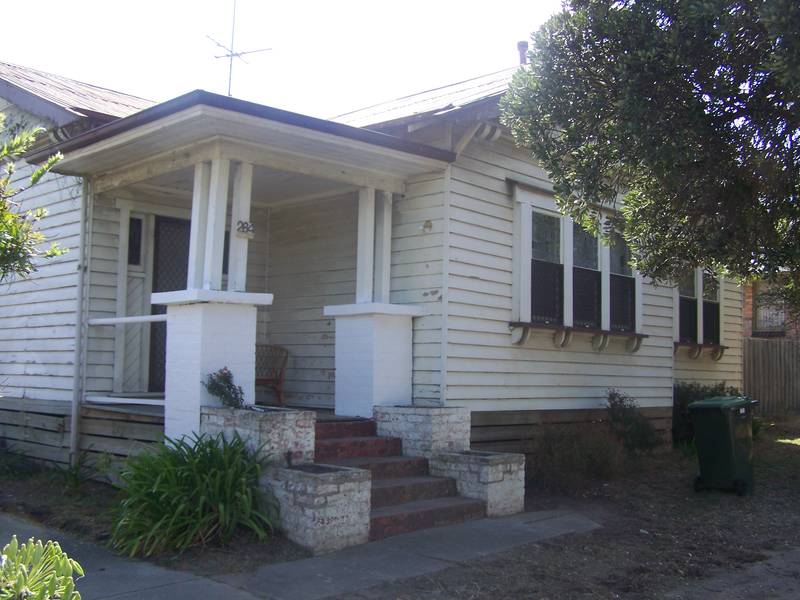 FOUR BEDROOM HOME Picture 1