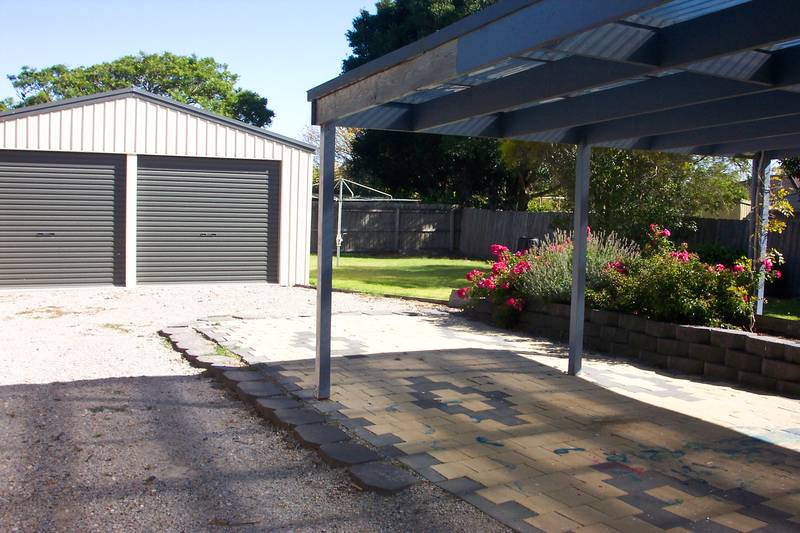 THREE BEDROOM WITH THE LOT Picture 3