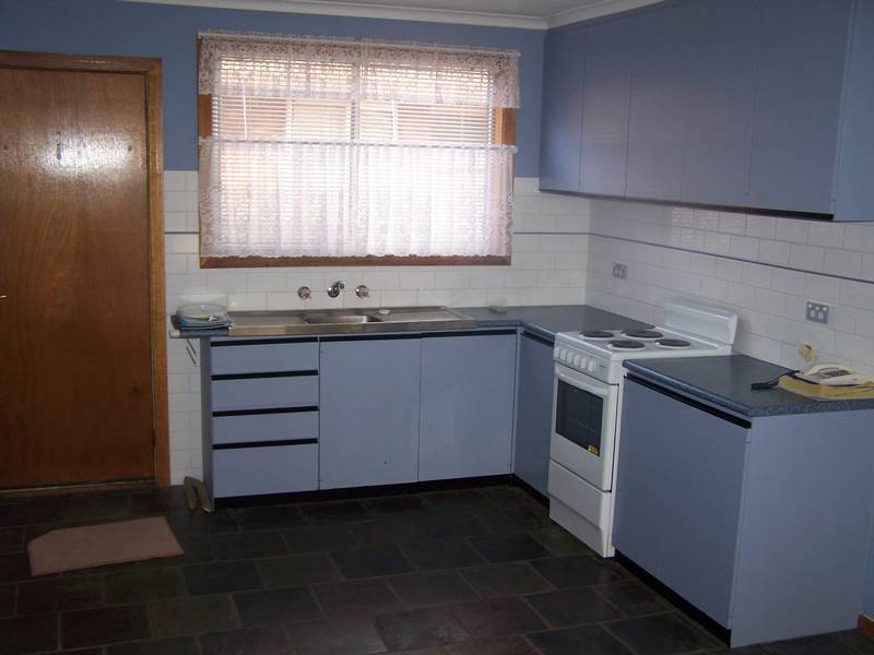 ONE BEDROOM QUALITY UNIT Picture 3