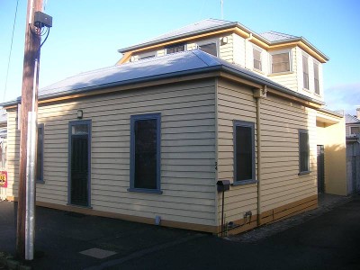 TWO BEDROOM CITY FRINGE TOWNHOUSE Picture