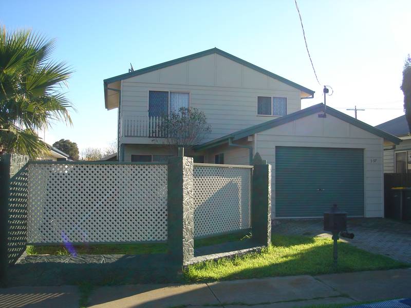 THREE BEDROOM TOWNHOUSE Picture 1