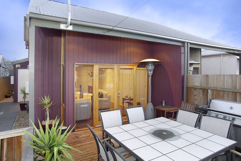 Metres to Pako Street's Cafe Culture Picture 1