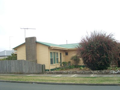 Three bedroom house Picture