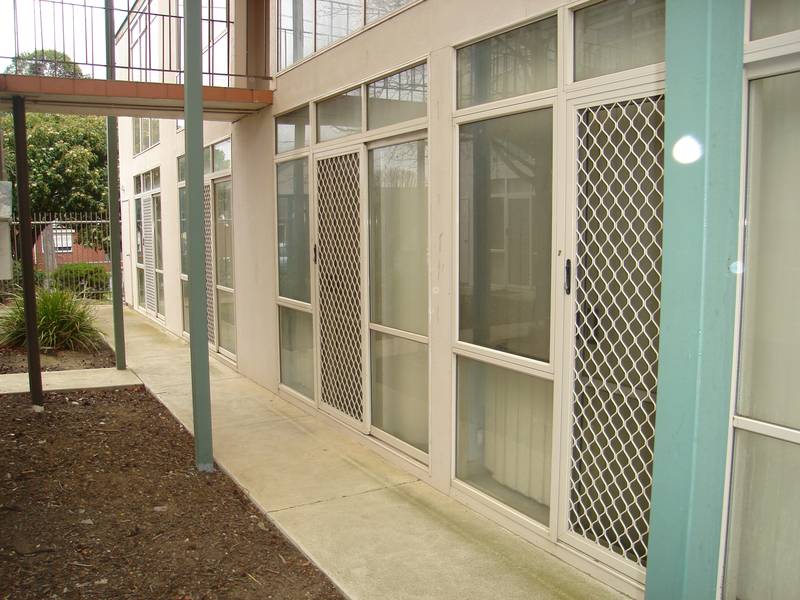 1 BEDROOM UNIT Picture 3