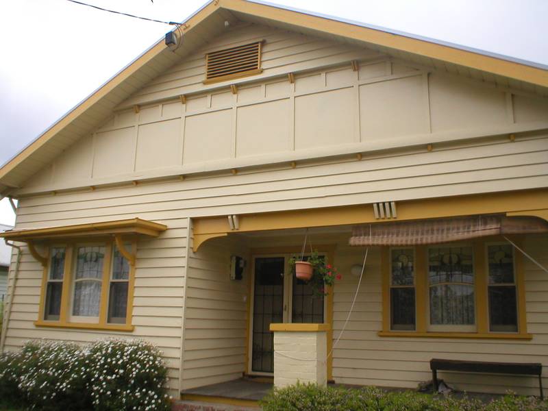 NEAT THREE BEDROOM HOME Picture 1