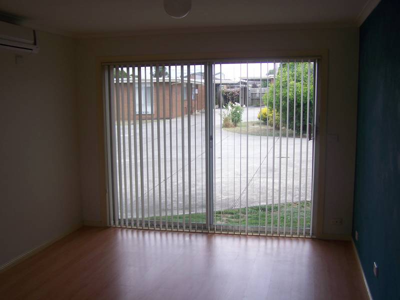 ONE BEDROOM UPDATED UNIT Picture 2