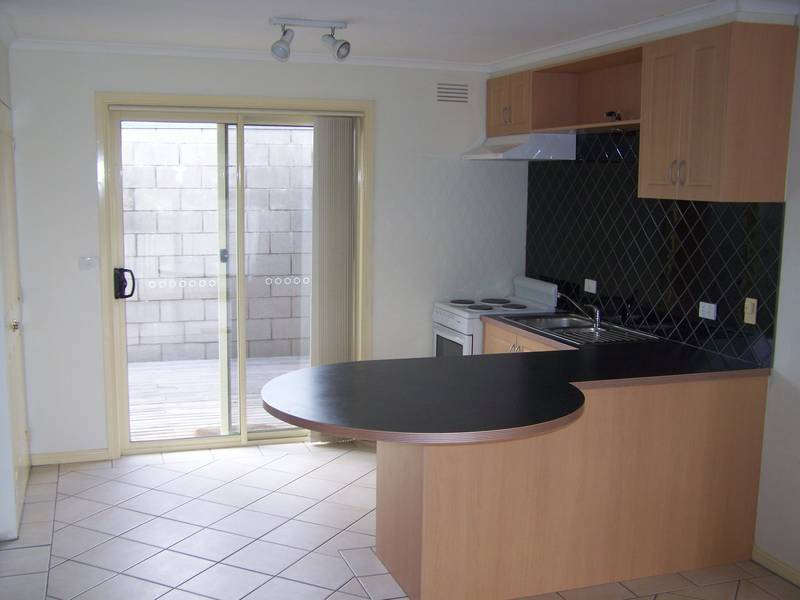 ONE BEDROOM UPDATED UNIT Picture 3