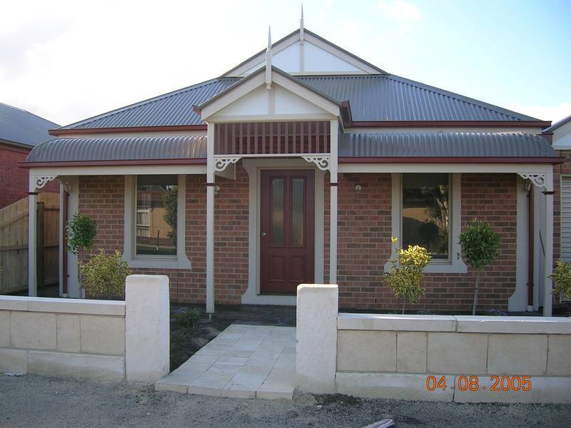 MODERN THREE BEDROOM TOWNHOUSE Picture 1