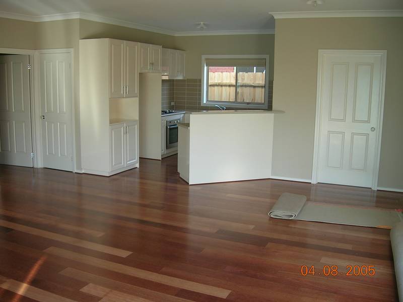 MODERN THREE BEDROOM TOWNHOUSE Picture 3