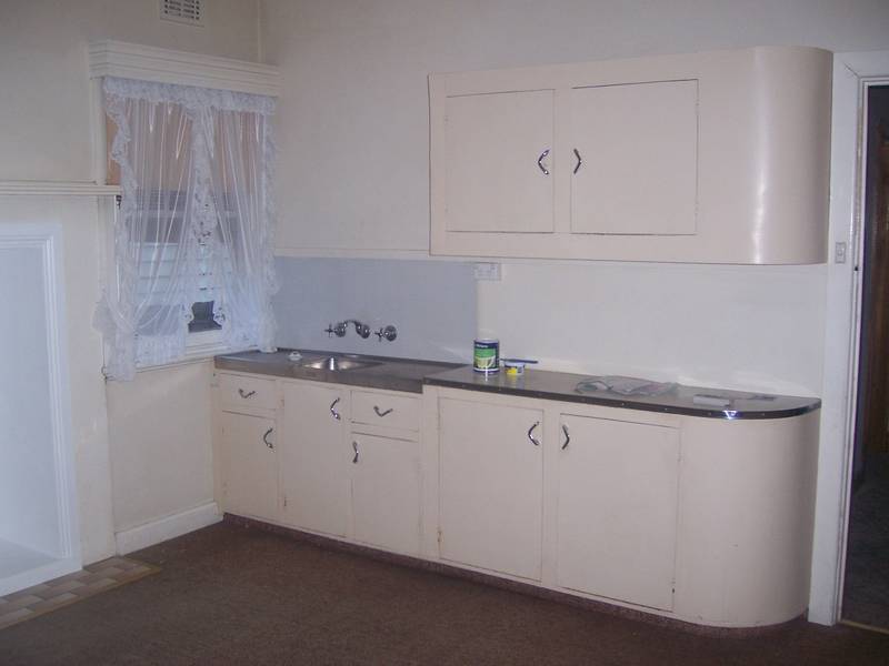 PERFECTLY POSITIONED HOME Picture 2