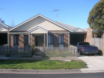 MODERN TWO BEDROOM TOWNHOUSE Picture