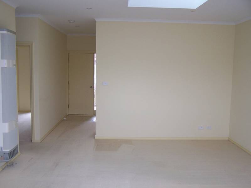 MODERN TWO BEDROOM TOWNHOUSE Picture 2