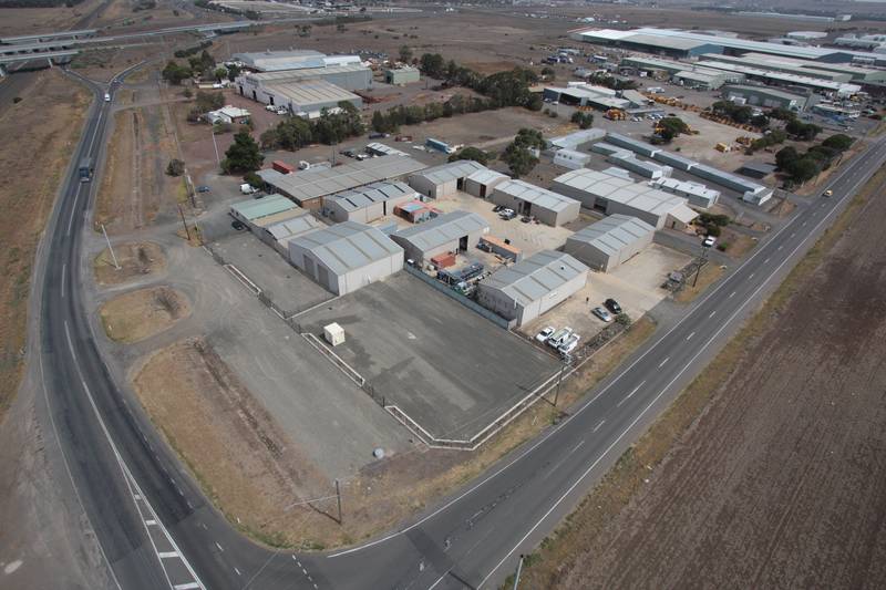 Premium Highway Exposure! Picture 2