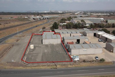 Premium Highway Exposure! Picture