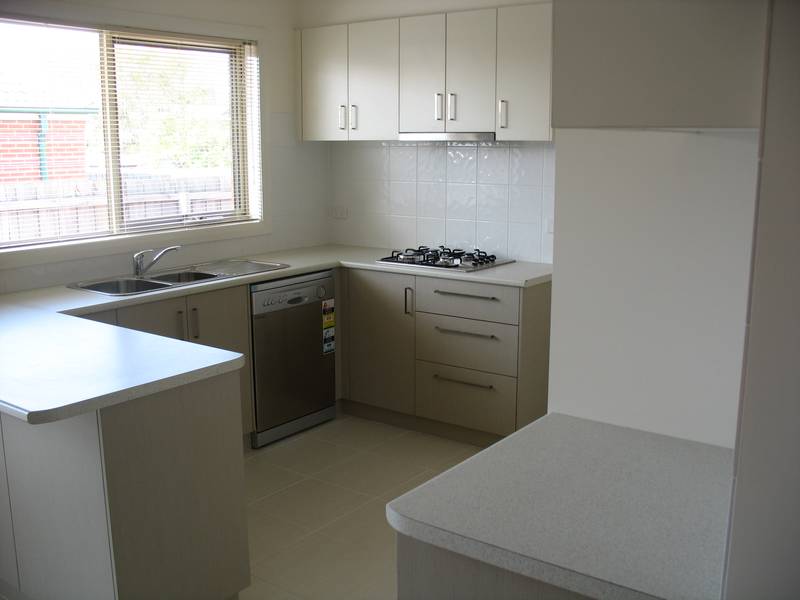 Modern 3 bedroom unit Picture 3